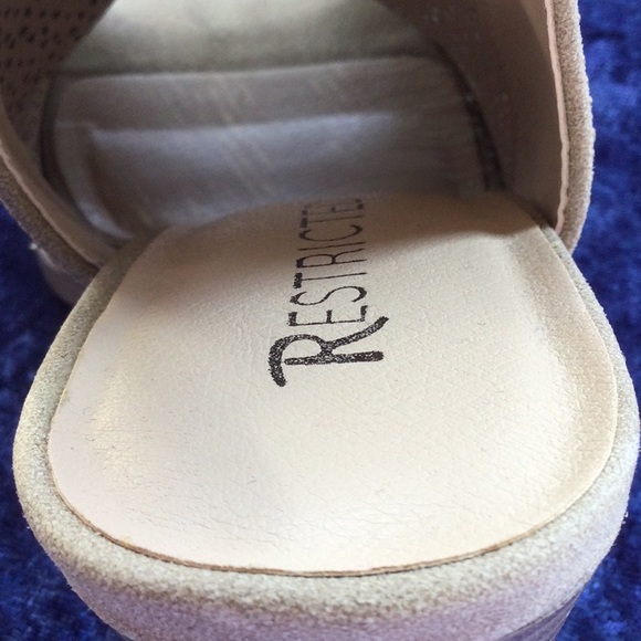 Boots - Picture 3 of 6